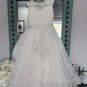 Girls size 7 designer communion dress in off white comes